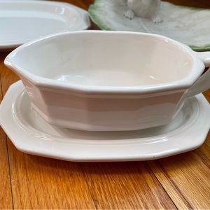 Pfaltzgraff Heritage White Gravy boat and plate